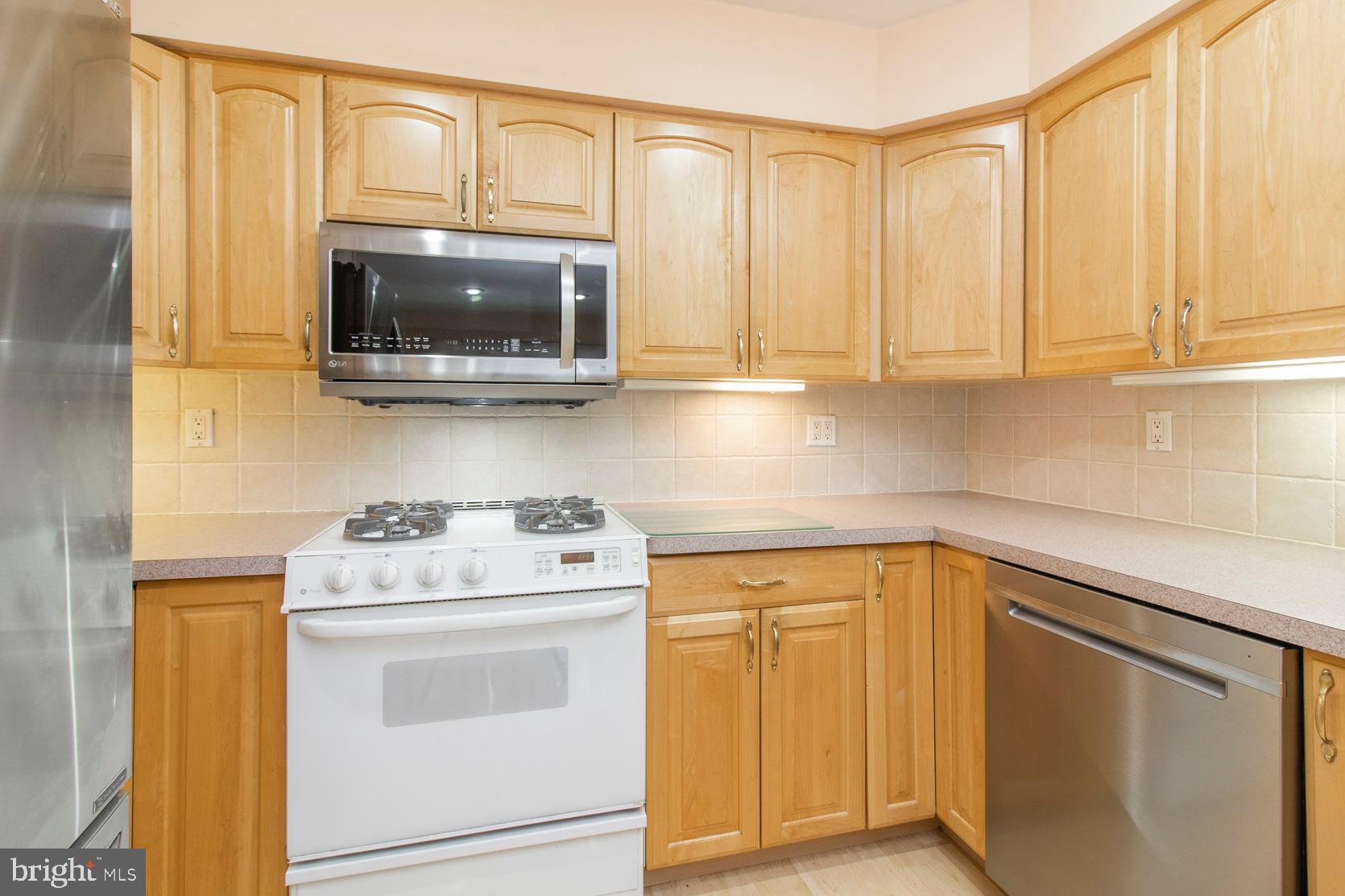 9233 Darlington Road Philadelphia, PA 19115 - Photo 10 of 44