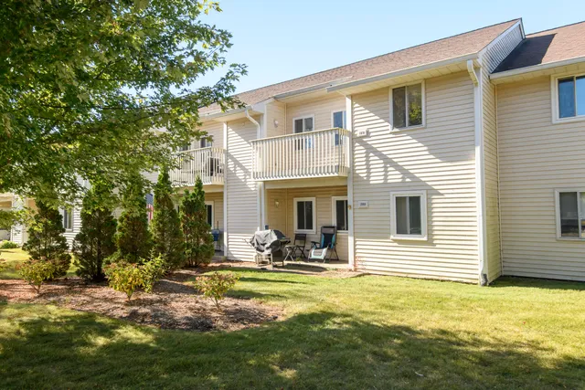 $229,900 | 1891 Parknoll Lane, Port Washington, WI 53074