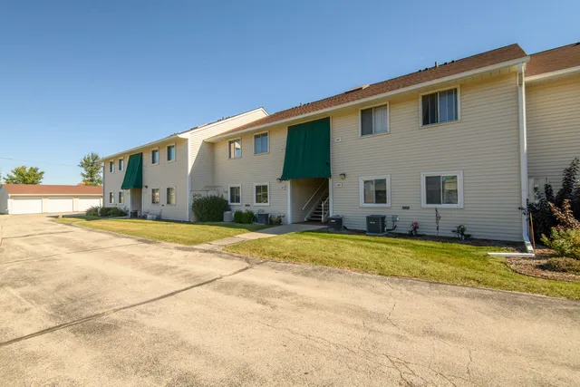 $229,900 | 1891 Parknoll Lane, Port Washington, WI 53074