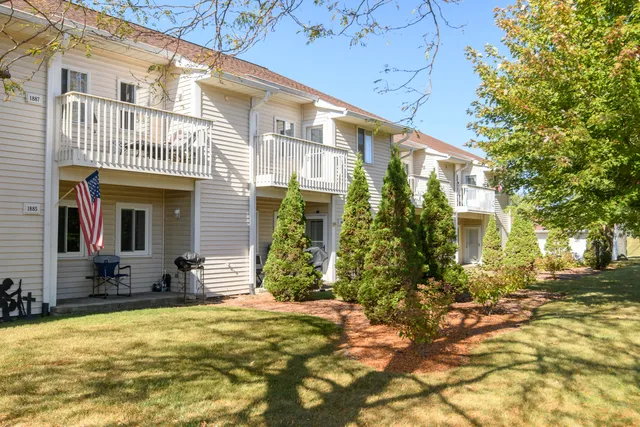 $229,900 | 1891 Parknoll Lane, Port Washington, WI 53074