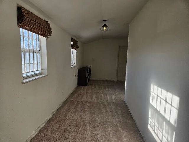 $2,500 | 710 North Avenue C, Elgin, TX 78621