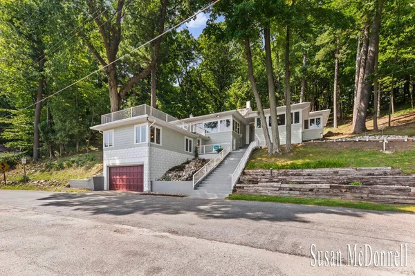 $475,888 | 651 West Baldwin Lake Drive, Greenville, MI 48838