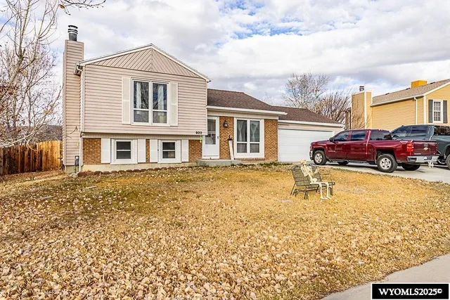$305,000 | 922 Quincy Lane, Rock Springs, WY 82901