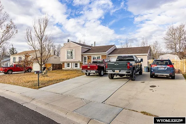 $305,000 | 922 Quincy Lane, Rock Springs, WY 82901