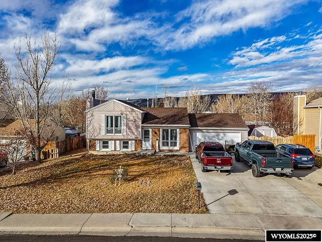 $305,000 | 922 Quincy Lane, Rock Springs, WY 82901
