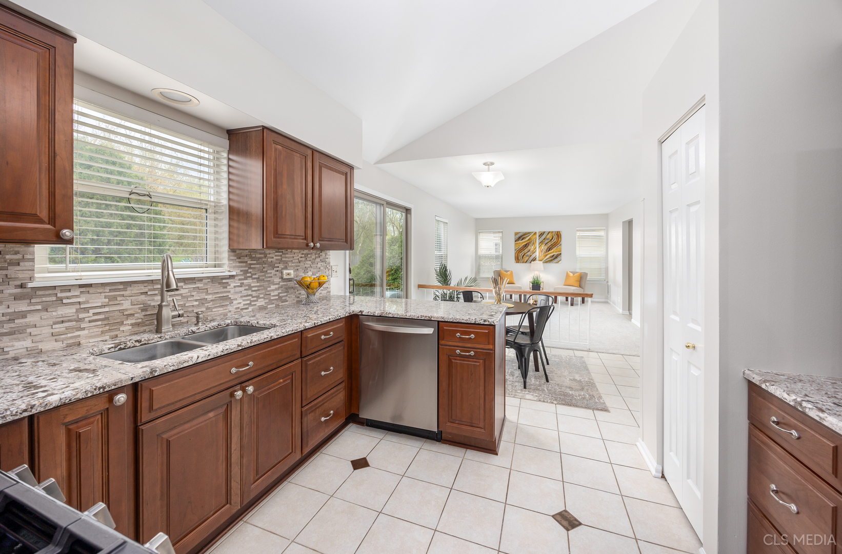 1236 Churchill Road Bartlett, IL 60103 - Photo 9 of 32 Gallery Image 9