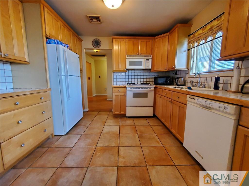 207 Ravine Drive Matawan, NJ 07747 - Photo 4 of 39