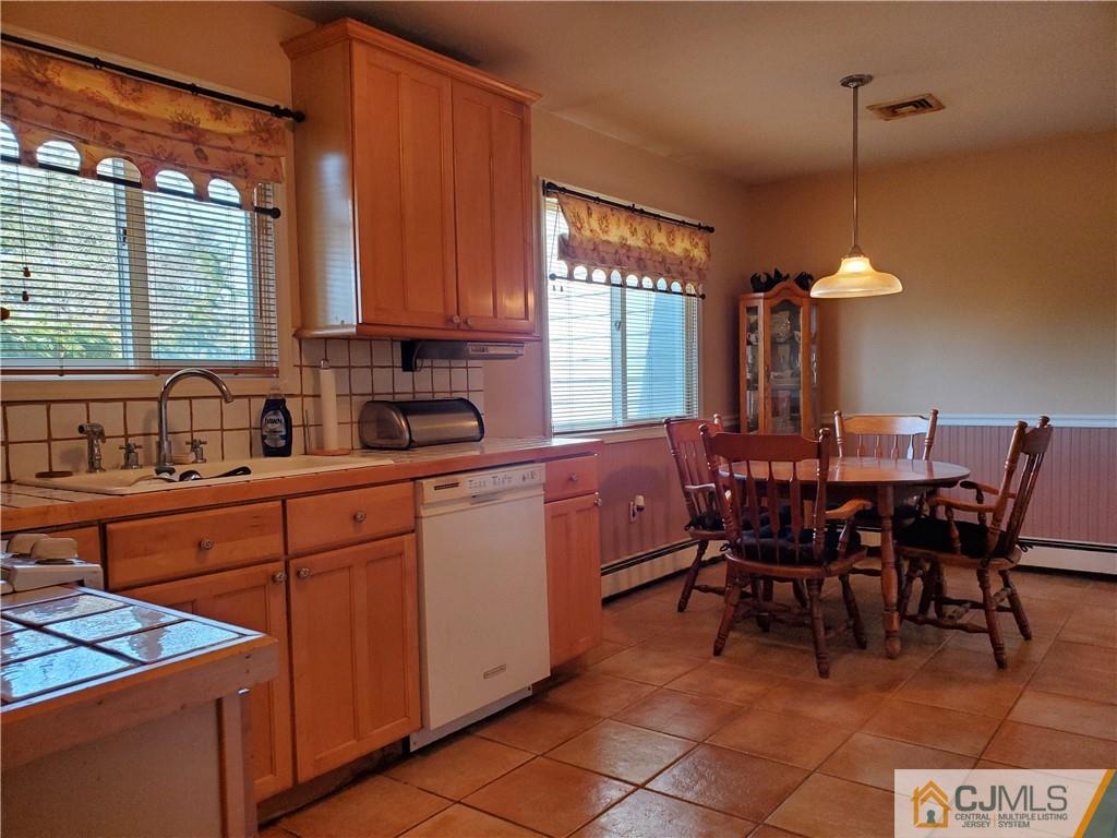 207 Ravine Drive Matawan, NJ 07747 - Photo 8 of 39