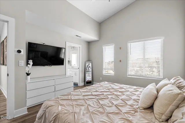a en suite bathroom with a double vanity sink and a mirror