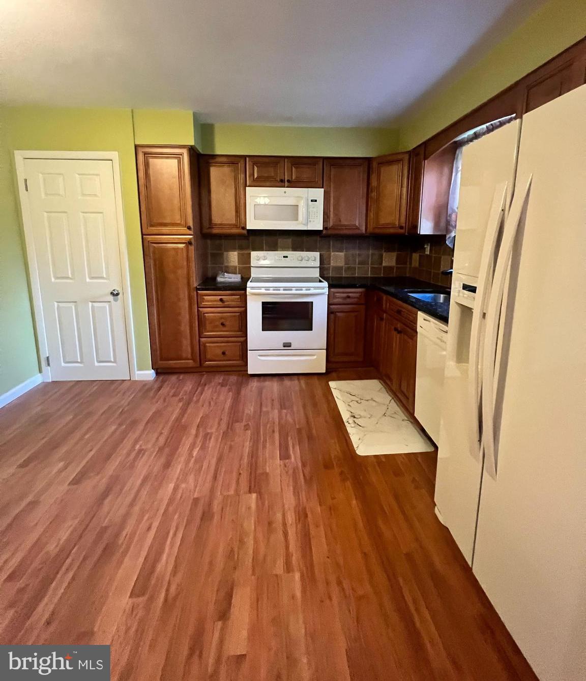 664 Glen Road Warminster, PA 18974 - Photo 7 of 10 Eat-in kitchen