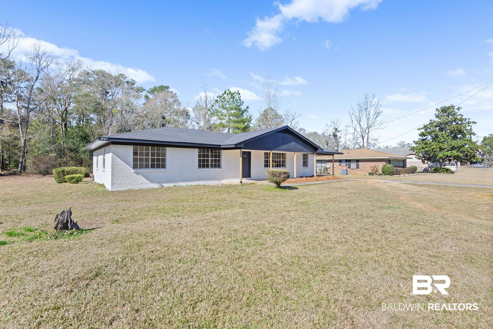 910 Moran Street Bay Minette, AL 36507 - Photo 19 of 20 Single story home with a front yard and a porch
