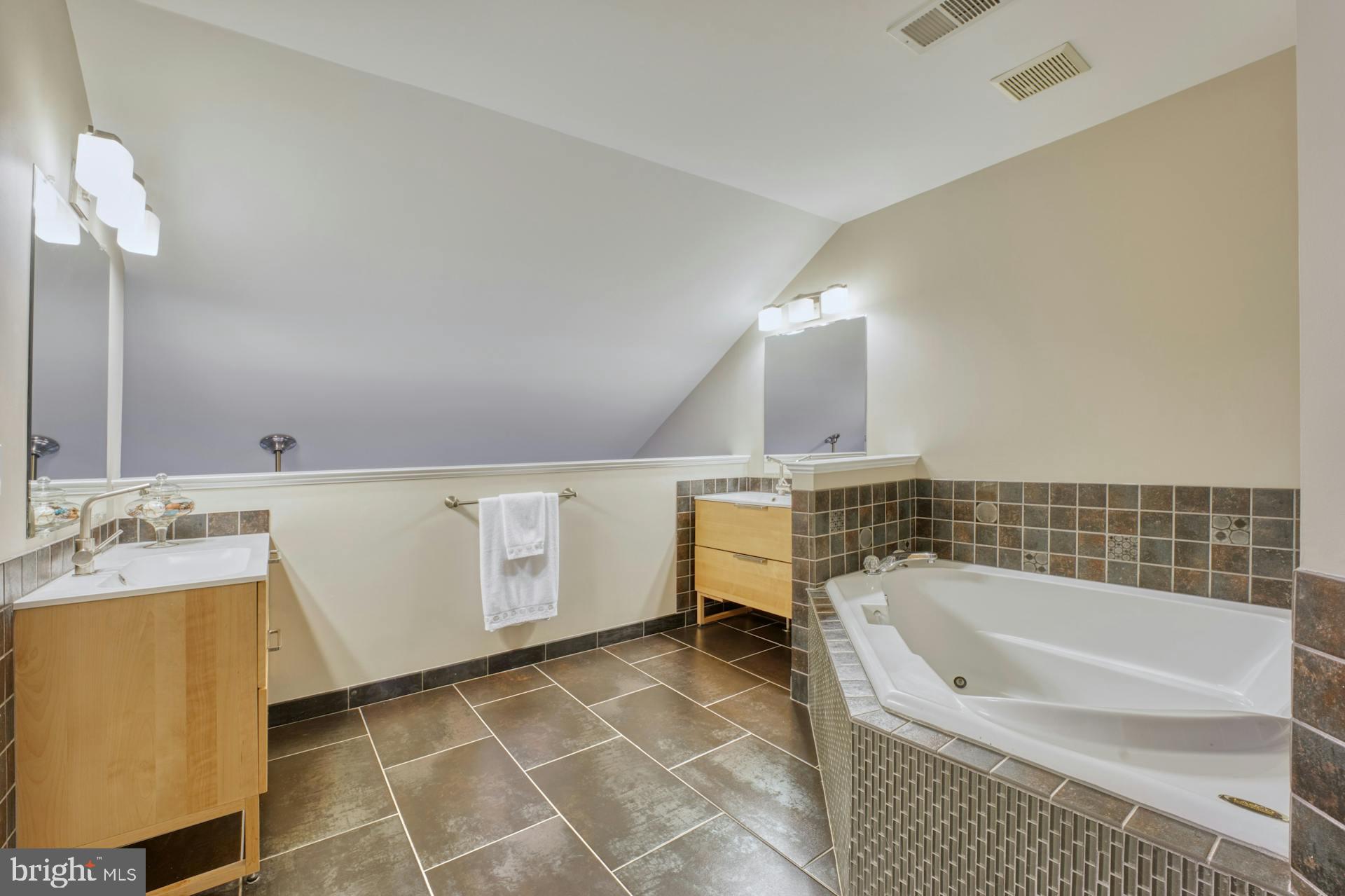 11485 Heritage Commons Way Reston, VA 20194 - Photo 20 of 36 Primary Bathroom