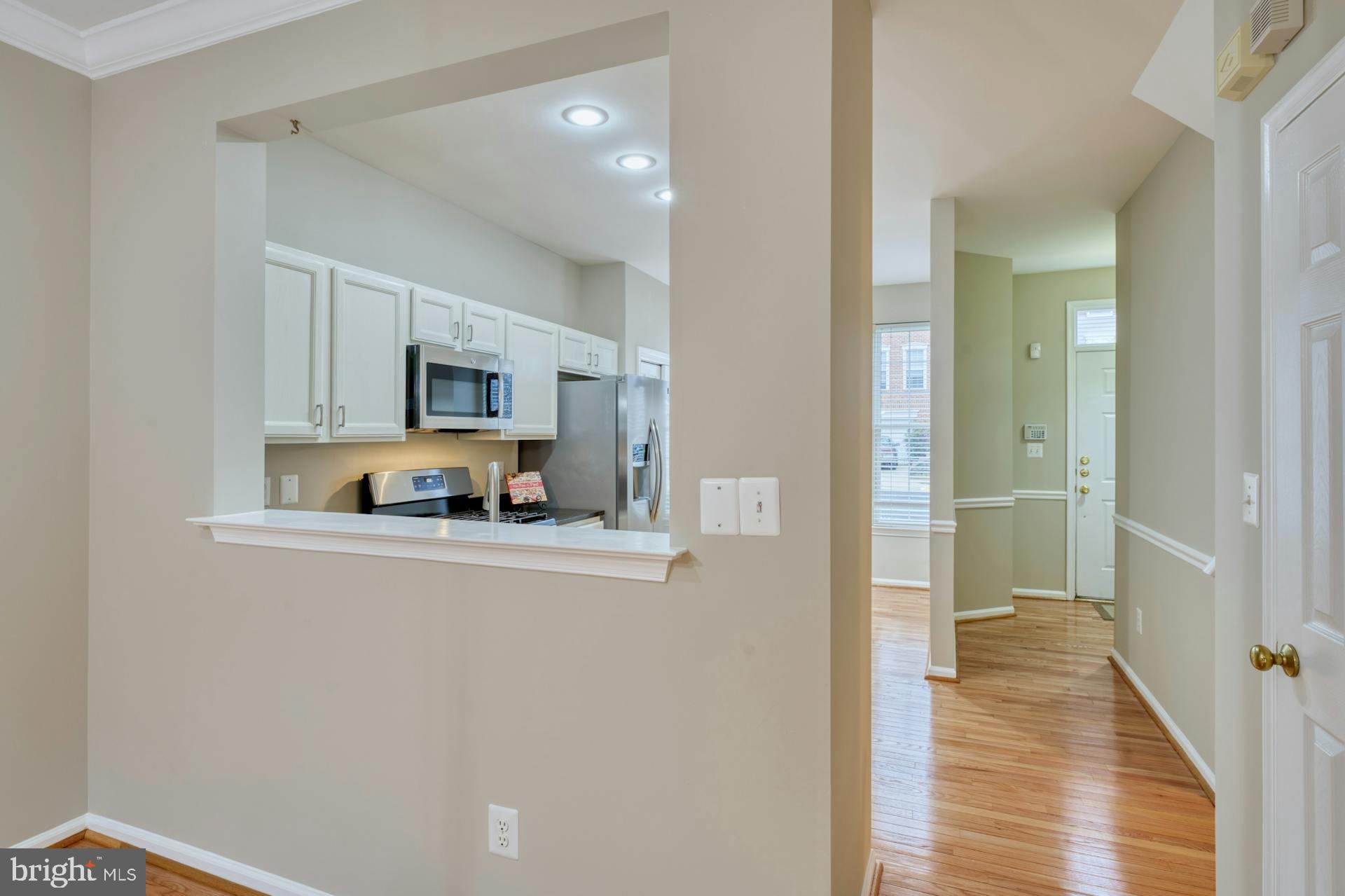 11485 Heritage Commons Way Reston, VA 20194 - Photo 3 of 36 View of entrance and Kitchen