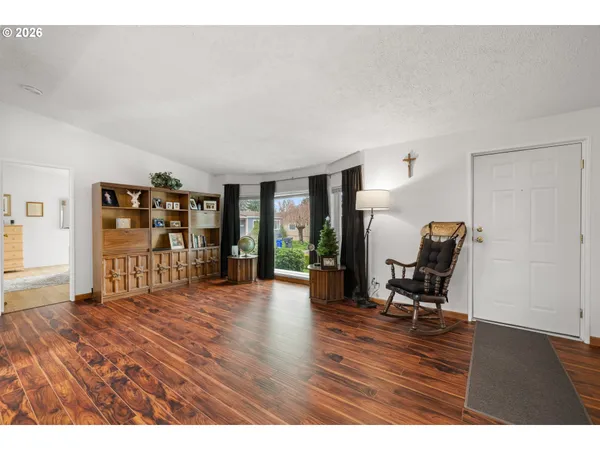 $239,900 | 14933 South Fox Pointe Drive, Unit 316, Oregon City, OR 97045