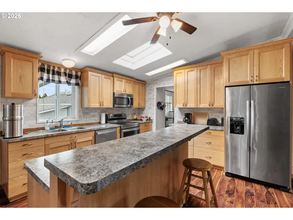 $239,900 | 14933 South Fox Pointe Drive, Unit 316, Oregon City, OR 97045