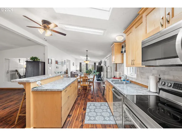 $239,900 | 14933 South Fox Pointe Drive, Unit 316, Oregon City, OR 97045