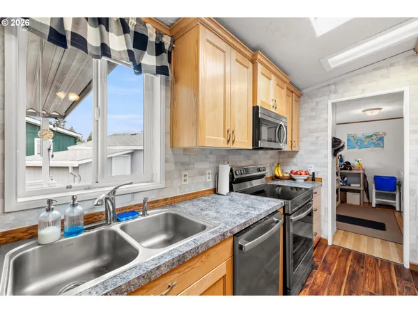 $239,900 | 14933 South Fox Pointe Drive, Unit 316, Oregon City, OR 97045