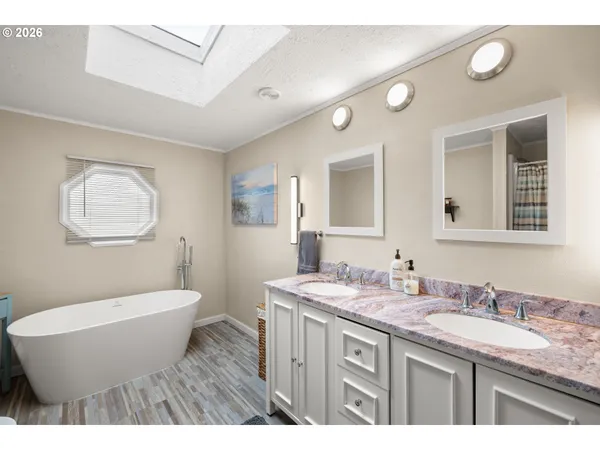 $239,900 | 14933 South Fox Pointe Drive, Unit 316, Oregon City, OR 97045