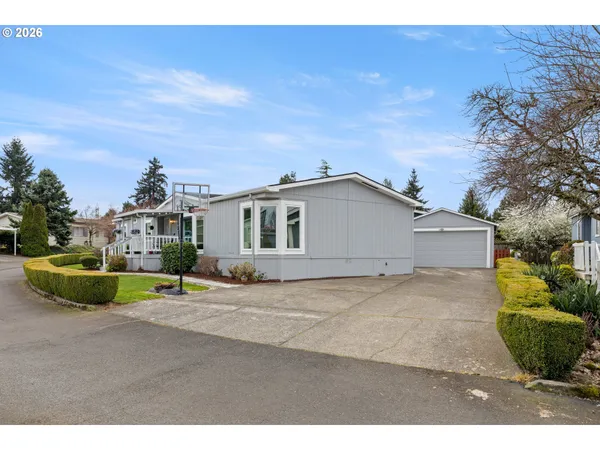 $239,900 | 14933 South Fox Pointe Drive, Unit 316, Oregon City, OR 97045