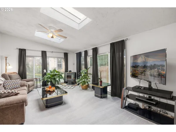 $239,900 | 14933 South Fox Pointe Drive, Unit 316, Oregon City, OR 97045