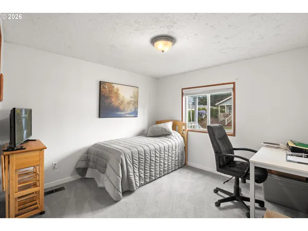 $239,900 | 14933 South Fox Pointe Drive, Unit 316, Oregon City, OR 97045