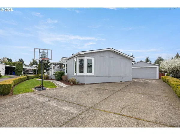 $239,900 | 14933 South Fox Pointe Drive, Unit 316, Oregon City, OR 97045