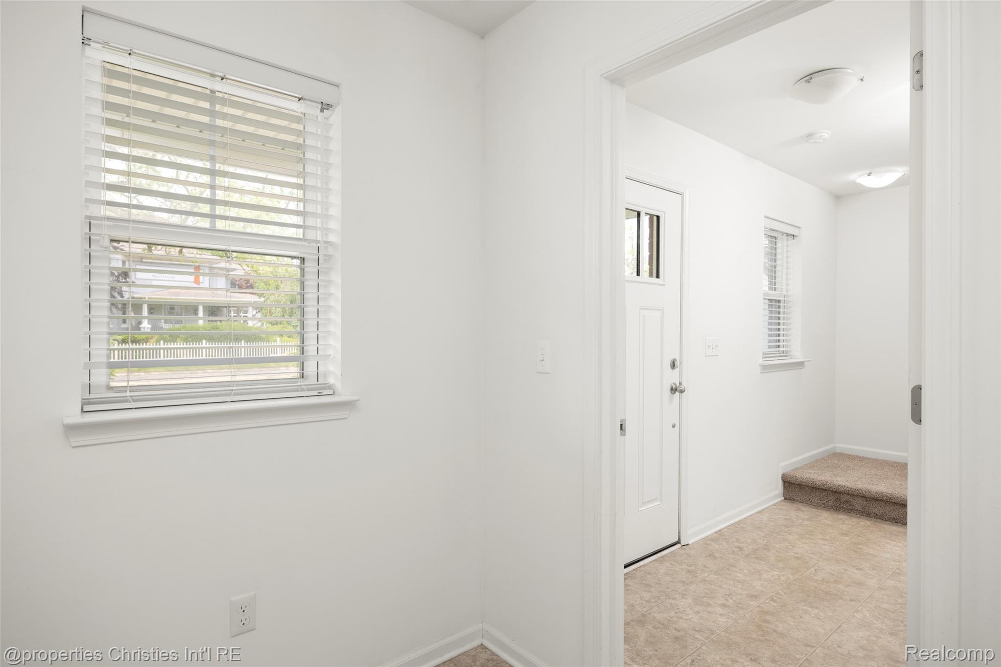 3538 South Rochester Road Royal Oak, MI 48073 - Photo 2 of 25 Front door opens up into a bright foyer