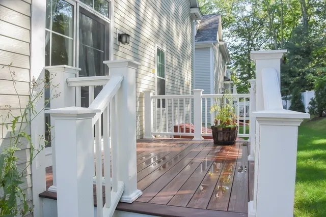 a view of outdoor space yard and porch