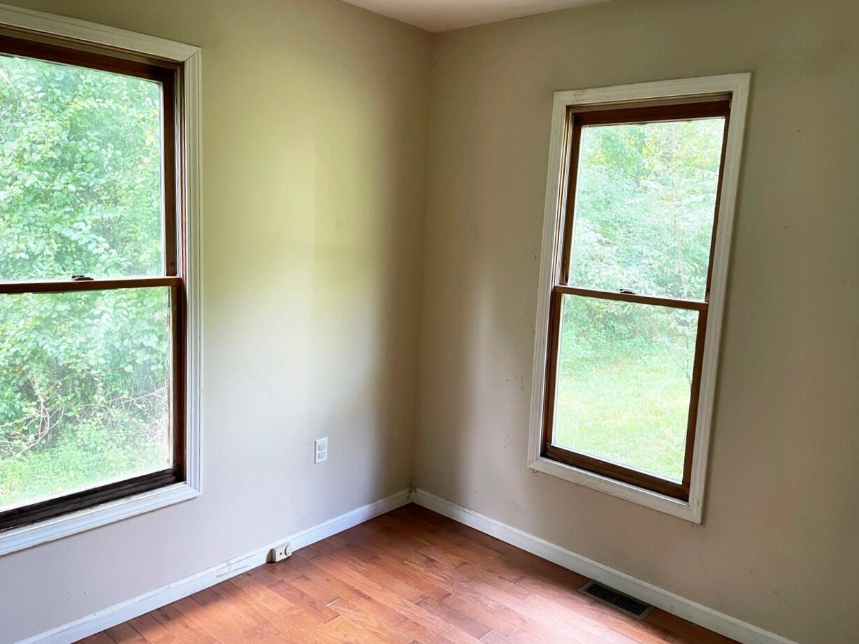 169 Joe Davidson Road Beattyville, KY 41311 - Photo 9 of 14 Interior_Bed_2