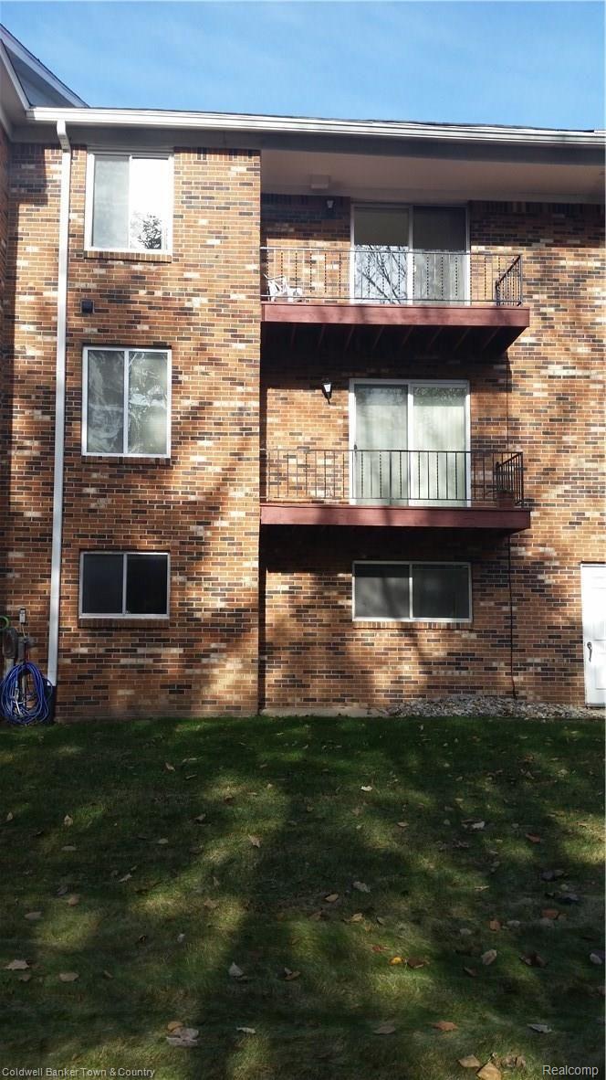 505 West Highland Road, Unit 9 Howell, MI 48843 - Photo 14 of 15 Exterior Rear