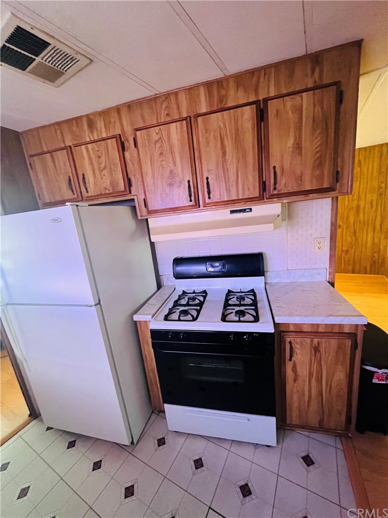 16601 Garfield Avenue, Unit 128 Paramount, CA 90723 - Photo 16 of 32 a stove top oven sitting inside of a kitchen