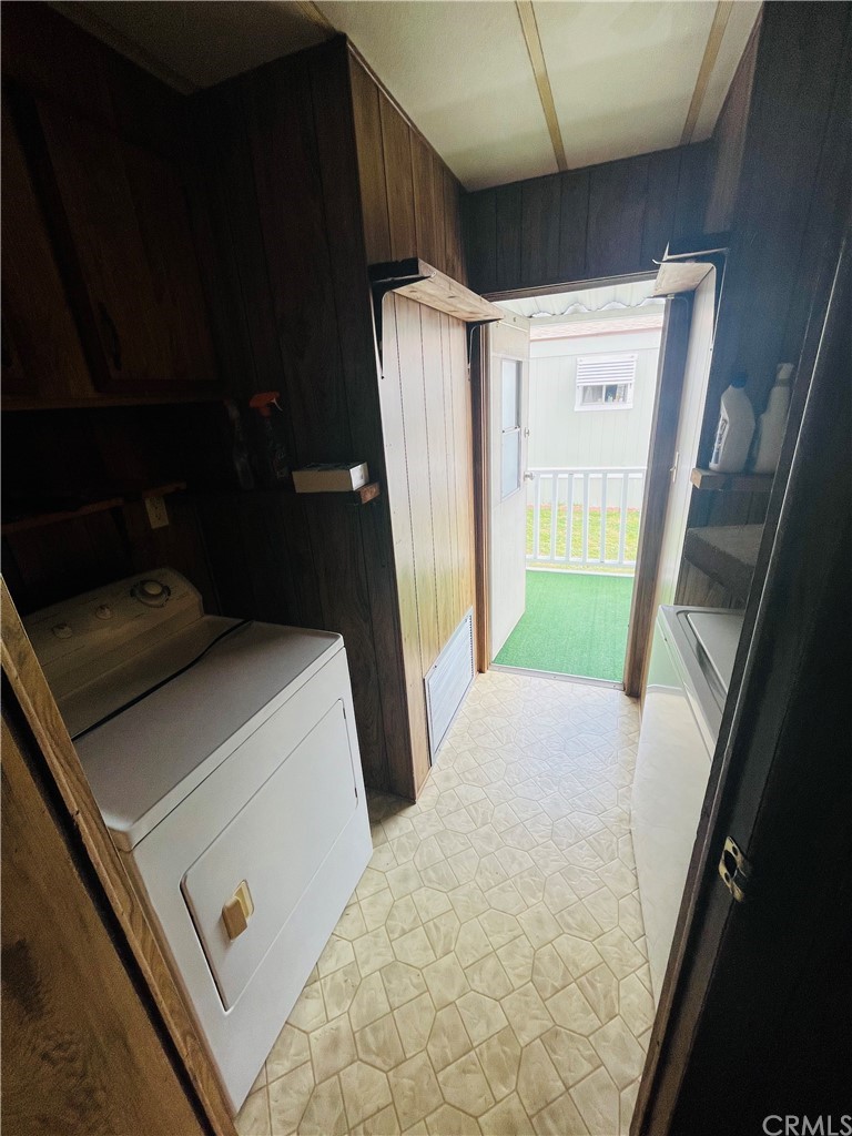 16601 Garfield Avenue, Unit 128 Paramount, CA 90723 - Photo 18 of 32 a bathroom with a tub sink and shower