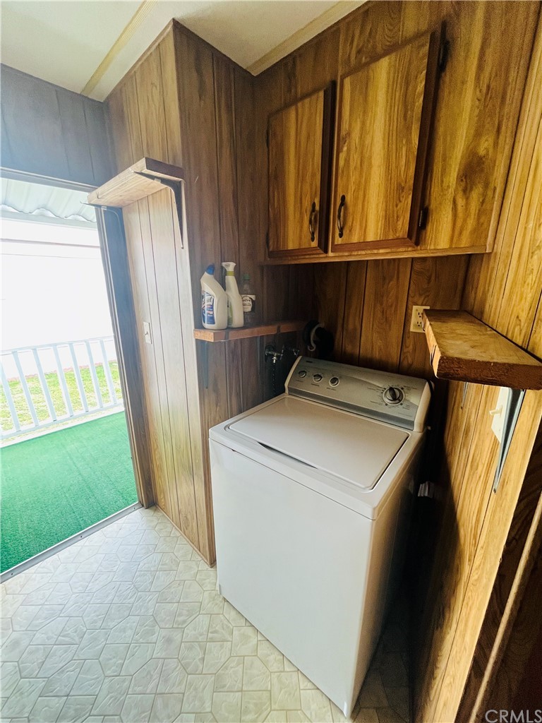 16601 Garfield Avenue, Unit 128 Paramount, CA 90723 - Photo 19 of 32 a utility room with dryer and washer