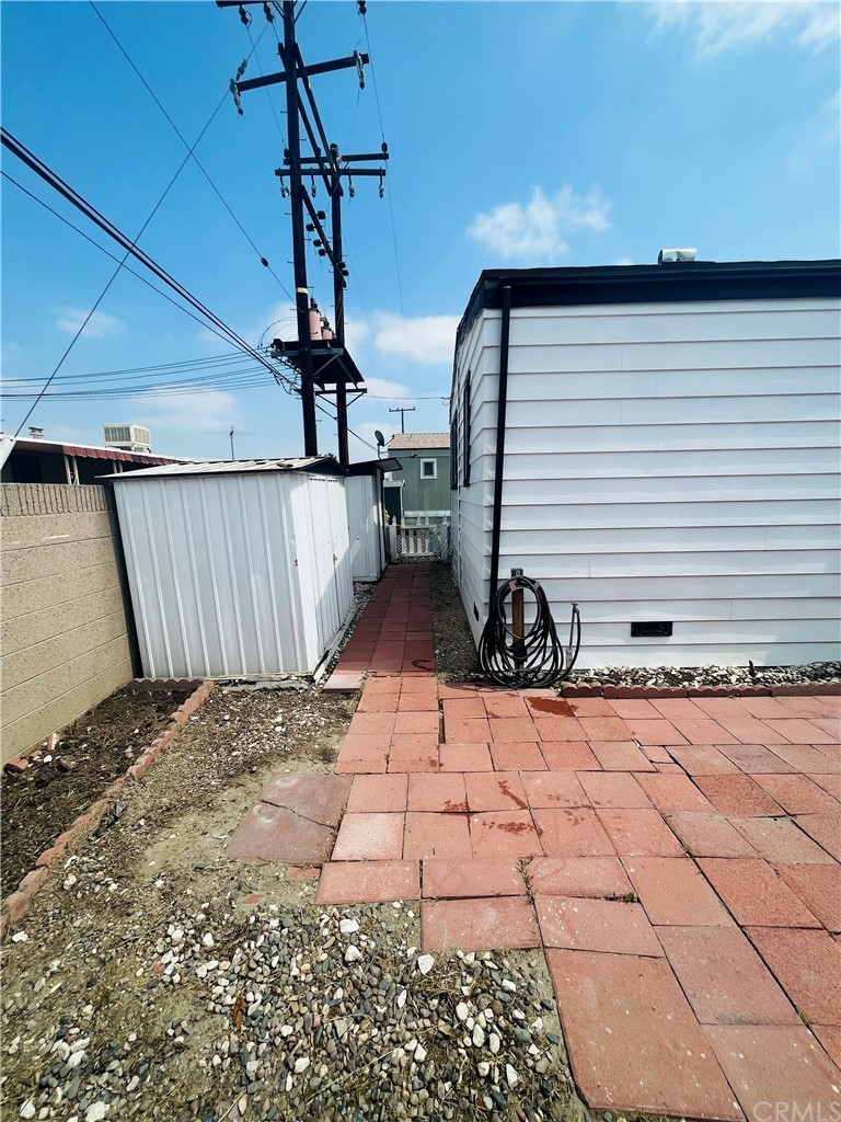 16601 Garfield Avenue, Unit 128 Paramount, CA 90723 - Photo 32 of 32 a view of a backyard of the house