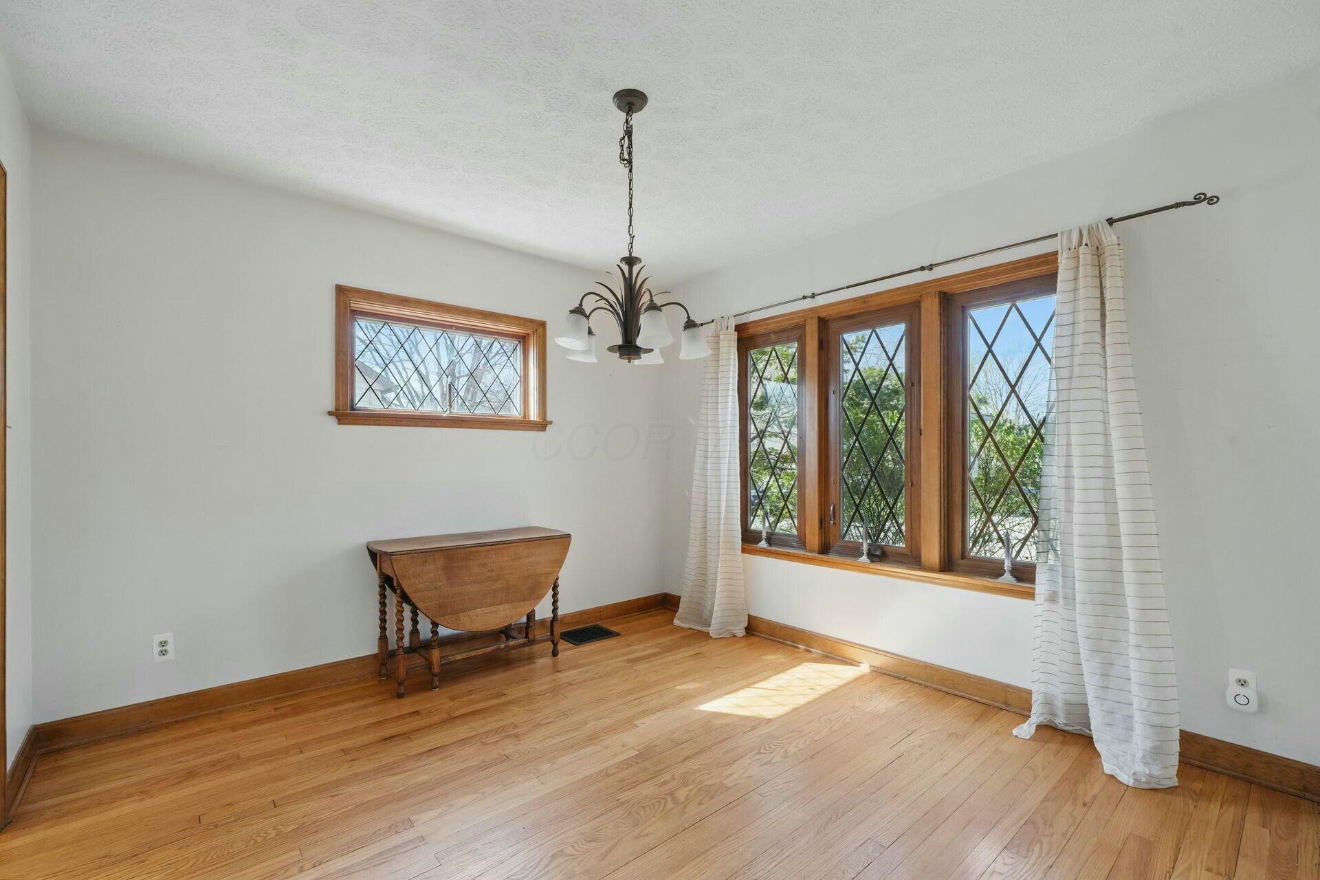411 Richards Road Columbus, OH 43214 - Photo 7 of 36 Dining Room