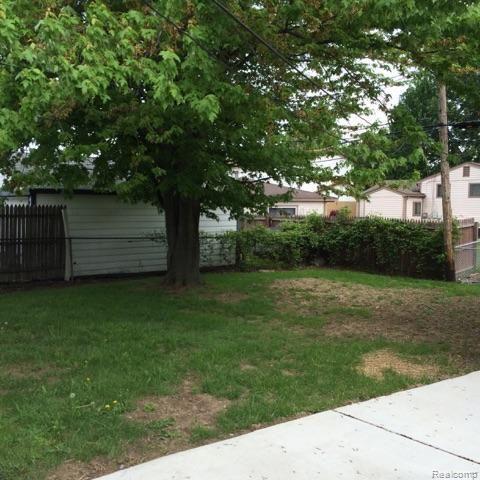 15309 Common Road Roseville, MI 48066 - Photo 11 of 16 IMG9502911.jpg