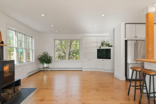 $975,000 | 28 Nissen Farm Lane, Damariscotta, ME 04543