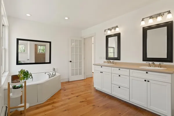 $975,000 | 28 Nissen Farm Lane, Damariscotta, ME 04543