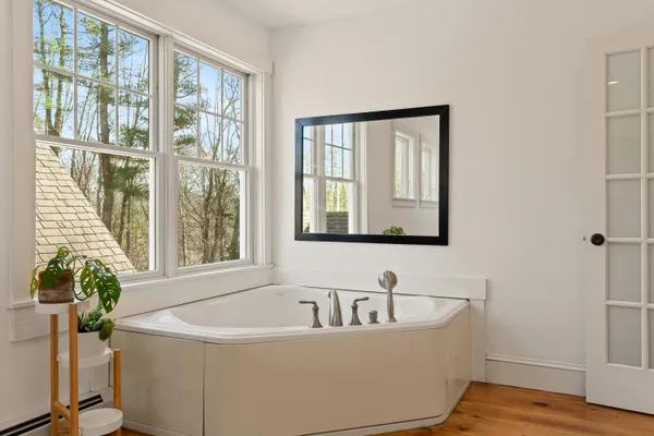 $975,000 | 28 Nissen Farm Lane, Damariscotta, ME 04543