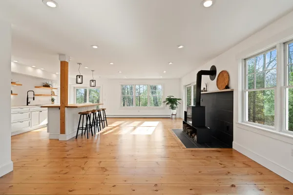 $975,000 | 28 Nissen Farm Lane, Damariscotta, ME 04543