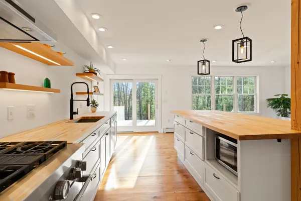 $975,000 | 28 Nissen Farm Lane, Damariscotta, ME 04543