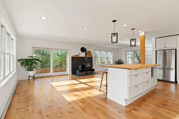 $975,000 | 28 Nissen Farm Lane, Damariscotta, ME 04543