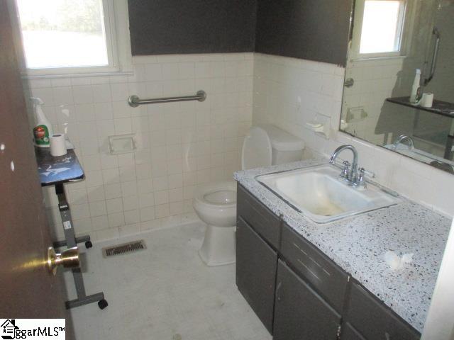 210 Cherokee Road Belton, SC 29627 - Photo 8 of 12 Gallery Image 8