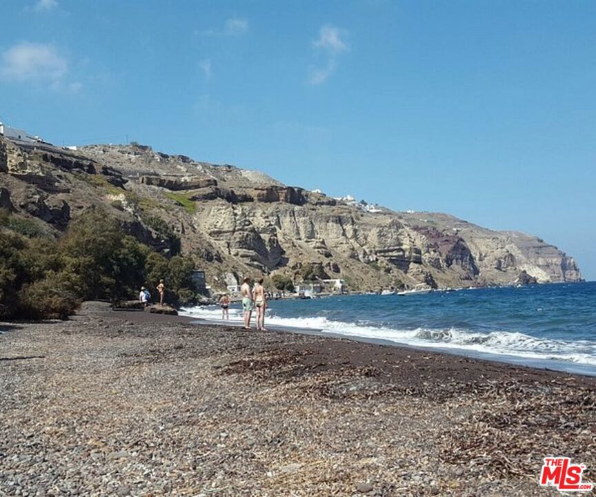 10 Santorini Greece undefined, undefined 0 - Photo 4 of 10 a view of a dry yard with trees