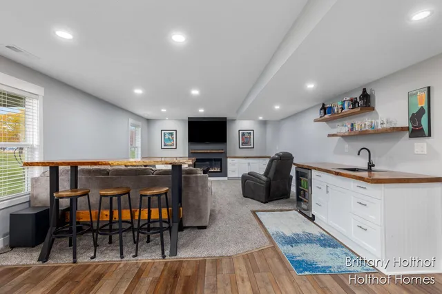 $419,900 | 5885 Farmview Drive, Allendale, MI 49401