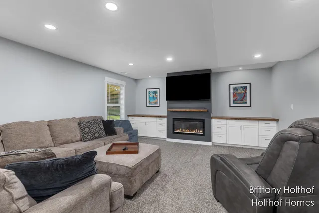 $419,900 | 5885 Farmview Drive, Allendale, MI 49401