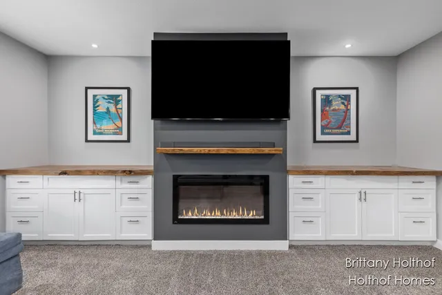 $419,900 | 5885 Farmview Drive, Allendale, MI 49401