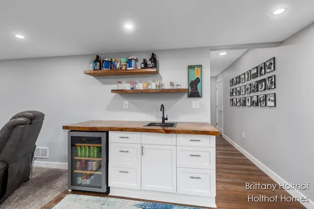 $419,900 | 5885 Farmview Drive, Allendale, MI 49401