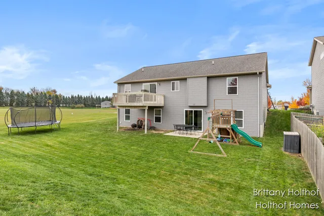 $419,900 | 5885 Farmview Drive, Allendale, MI 49401