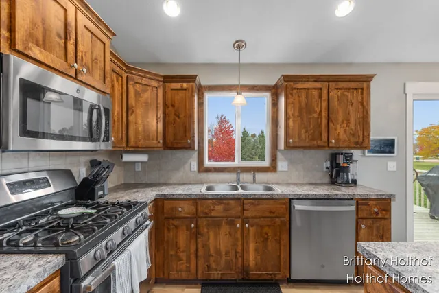 $419,900 | 5885 Farmview Drive, Allendale, MI 49401